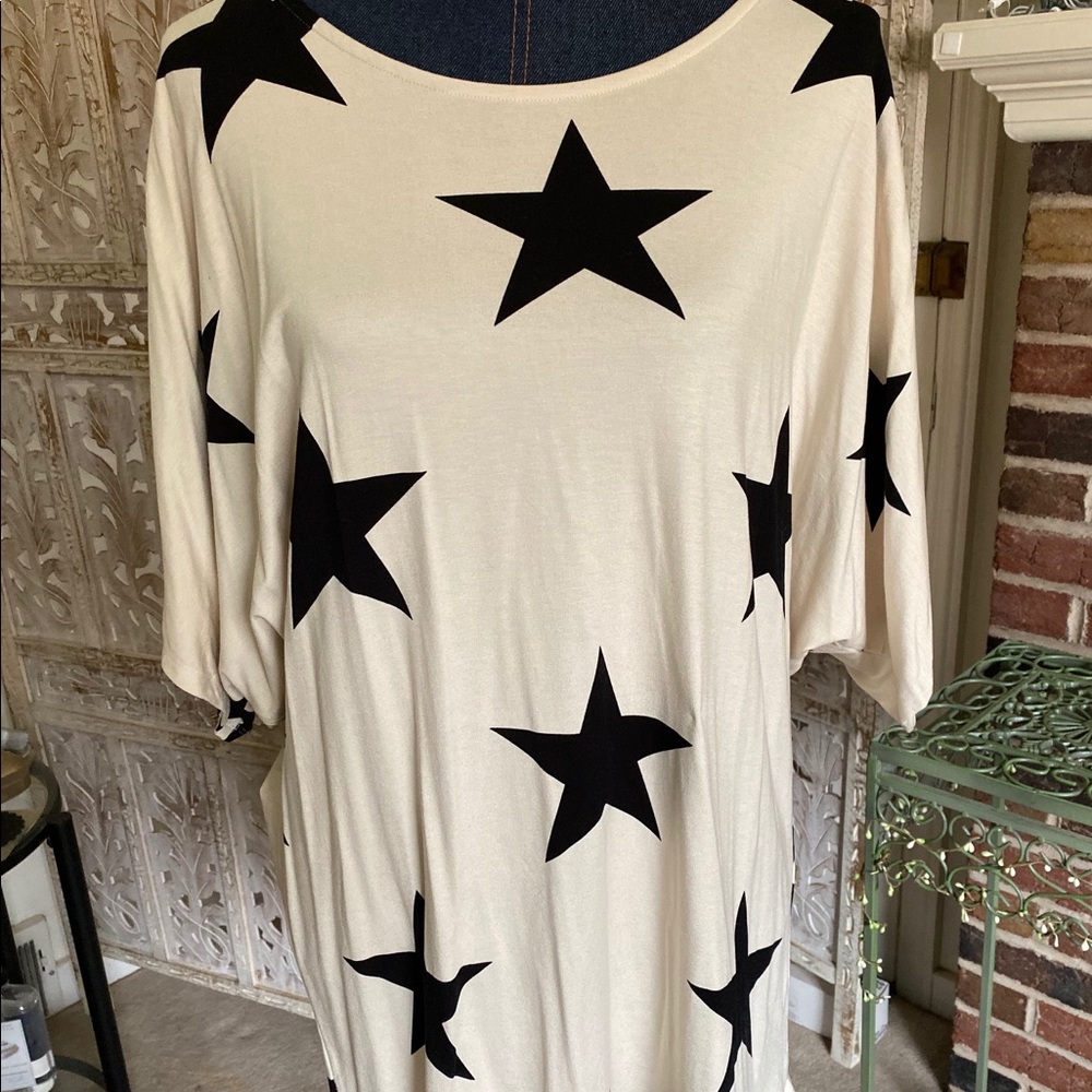 Agnes & Dora Large Star Dolman Sleeve Top- NWOT